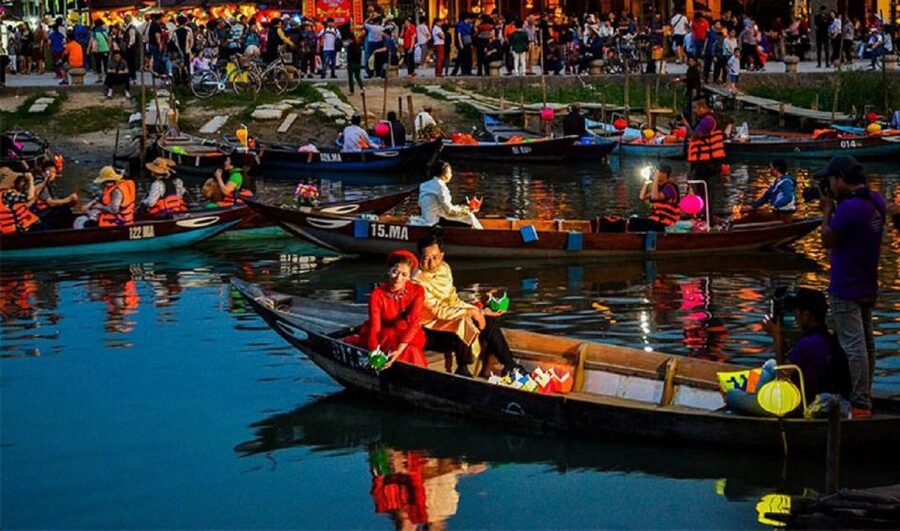 Hoi An : Hoai River Boat Trip by Night and Floating Lantern - Boarding the private wooden boat