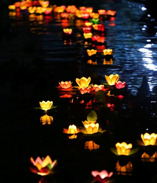 Hoi An : Hoai River Boat Trip by Night and Floating Lantern - Why the guide escort is worth paying for