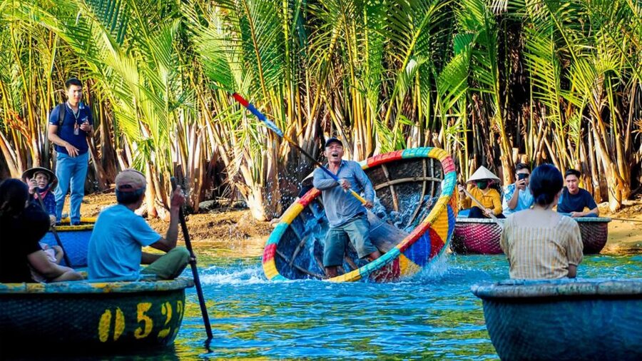 Hoi An: Hoi An Basket Boat Ride in Water Coconut Forest - The not-so-quiet side of the forest