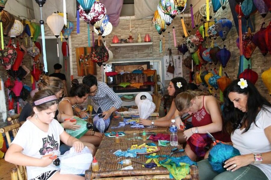 Hoi An: Local Foldable Lantern-Making Class with Locals - Building the frame step by step