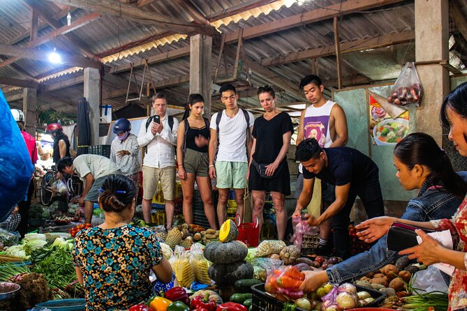 Hoi An Local Market and Vegetable Village Cooking Class - The food and the social side