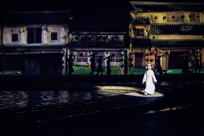 Hoi An Memories Show & Hoi An Impression Theme Park Ticket - Eating before the 8 p.m. performance