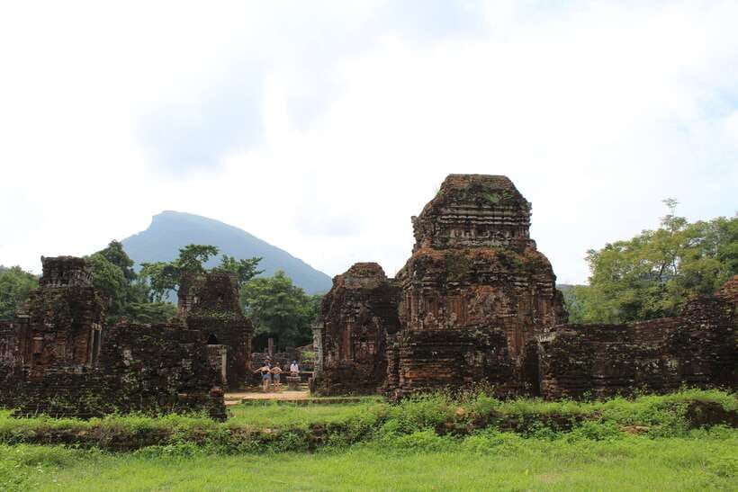 Hoi An: My Son Sanctuary 8 am/1 pm - What the temple ruins are like in person