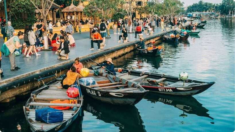 Hoi An: River Lantern Boat Experience with Free 5G eSIM - Should you book this Hoi An boat ride?