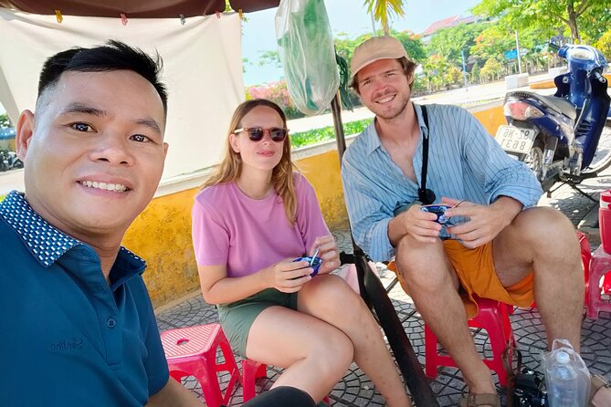Hoi An street food tour - Bánh Mì and grilled pork keep the route varied