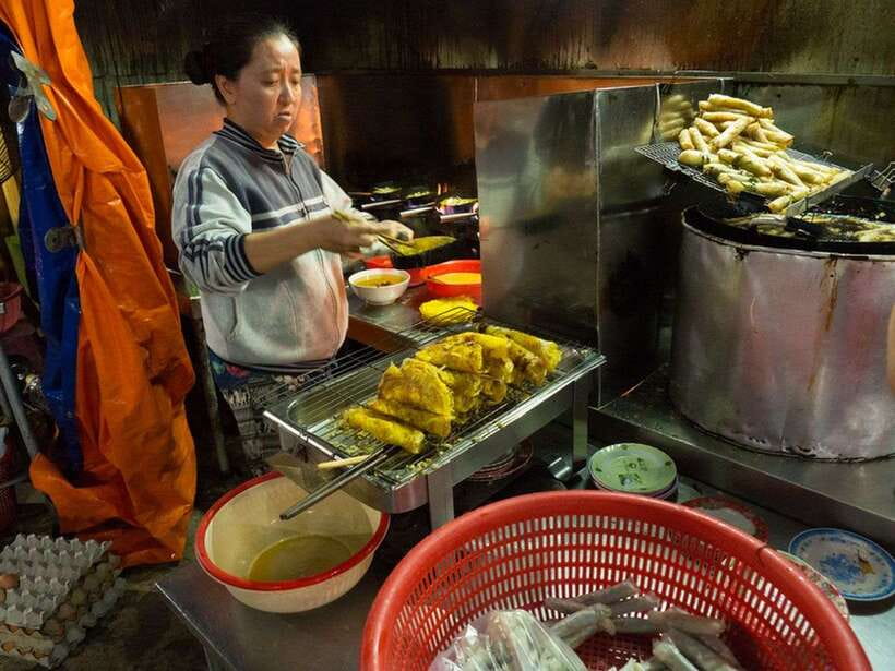 Hoi An: Sunset Food Tasting Tour - Dietary needs and practical limits