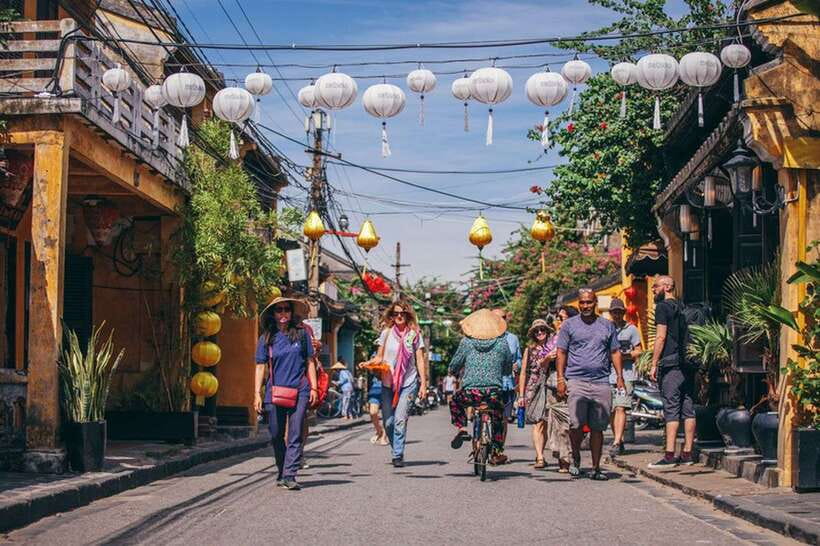Hoi An: Sunset Food Tasting Tour - First stop: a Hoi An banh mi bakery