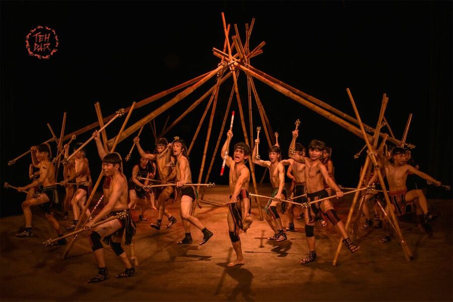 Hoi An: Teh Dar Vietnamese Bamboo Circus at Lune Center - Inside Hoi An’s bamboo-domed Lune Center