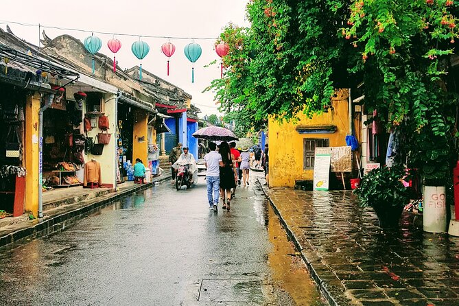 Hoi An town private walking tour with boat trip - Folklore Museum: artifacts, costumes, and local traditions