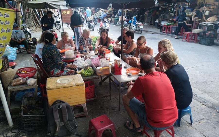 Hoi An Vegan Food Tour - Family Kitchens, Fruit, Cakes, and Generational Recipes
