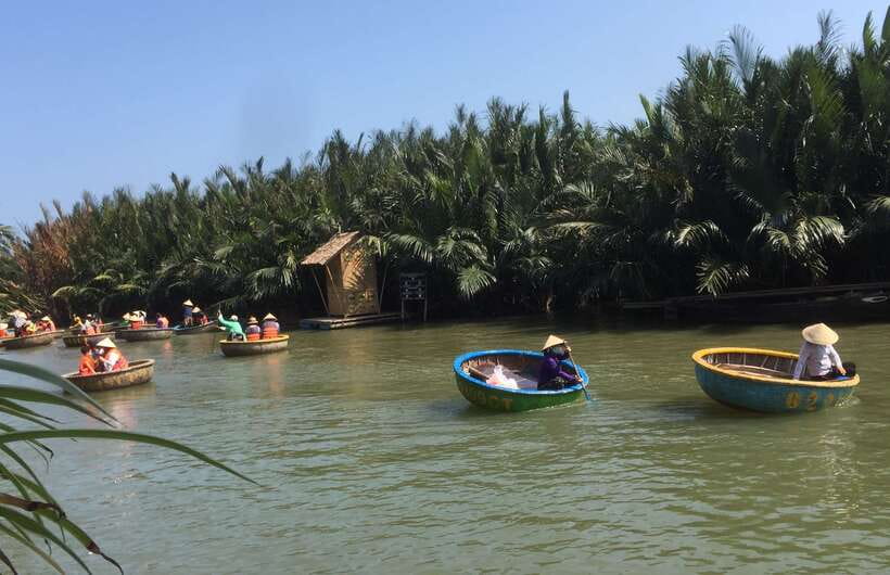 Hoian/Danang: Eco Cooking Class, Cruise Trip, Basket Boat - Making rice paper and rice milk for banh xeo