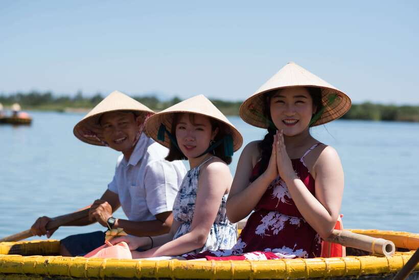 Hoian/Danang: Eco Cooking Class, Cruise Trip, Basket Boat - Starting with a chef at Hoi An market