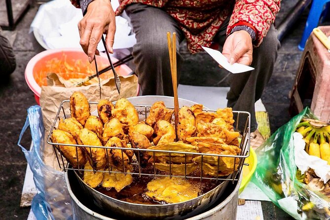 (HOT) Hanoi Guided Street Food and Train Street Tour with Local - Eating your way through Hanoi’s Old Quarter
