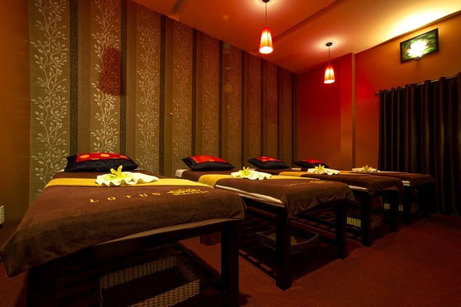 Hot Stone Massage For Full Body Blood Circulation At Da Nang - Who should book this massage