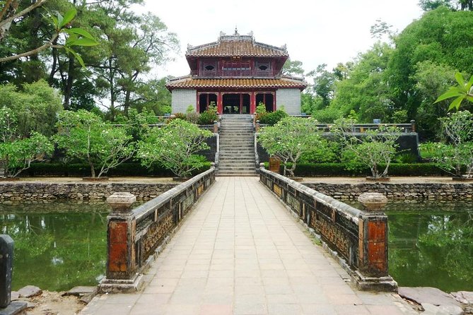 Hue City Day Tour with Dragon Boat from Hue or Danang, Hoi An - Food, weather, and the day’s practical rhythm