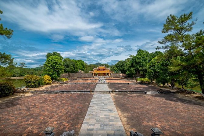 Hue City Private Tour With A Knowledgeable Tour Guide - Lunch with five local dishes
