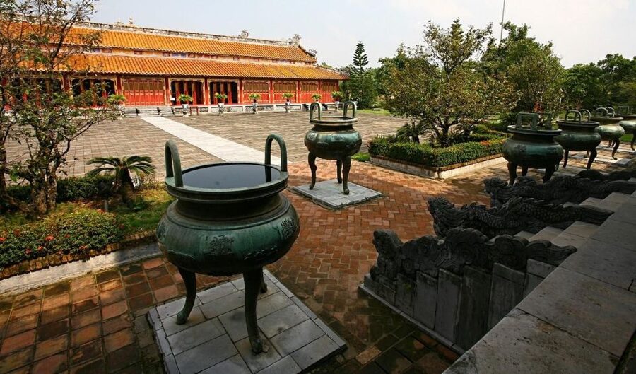 Hue Customizable Tour with Imperial Citadel & Forbidden City - Hien Lam Pavilion and the Nine Dynastic Urns
