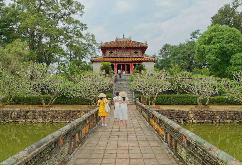 Hue: Dragon Boat, Perfume River, Pagoda & Royal Tomb Tour - Khai Dinh Tomb and its elaborate final chamber