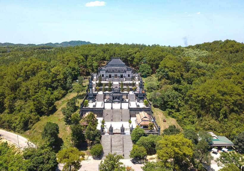 Hue :Exploring Royal City with Multi Options and Dragon Boat - Why a private car works so well in Hue