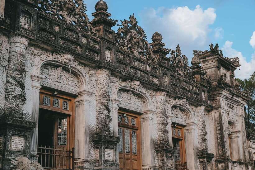 Hue :Exploring Royal City with Multi Options and Dragon Boat - What the drivers add to the day