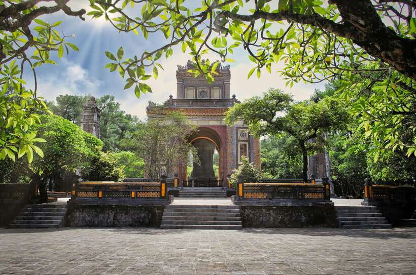 Hue :Exploring Royal City with Multi Options and Dragon Boat - Imperial City: begin with Hue’s royal center