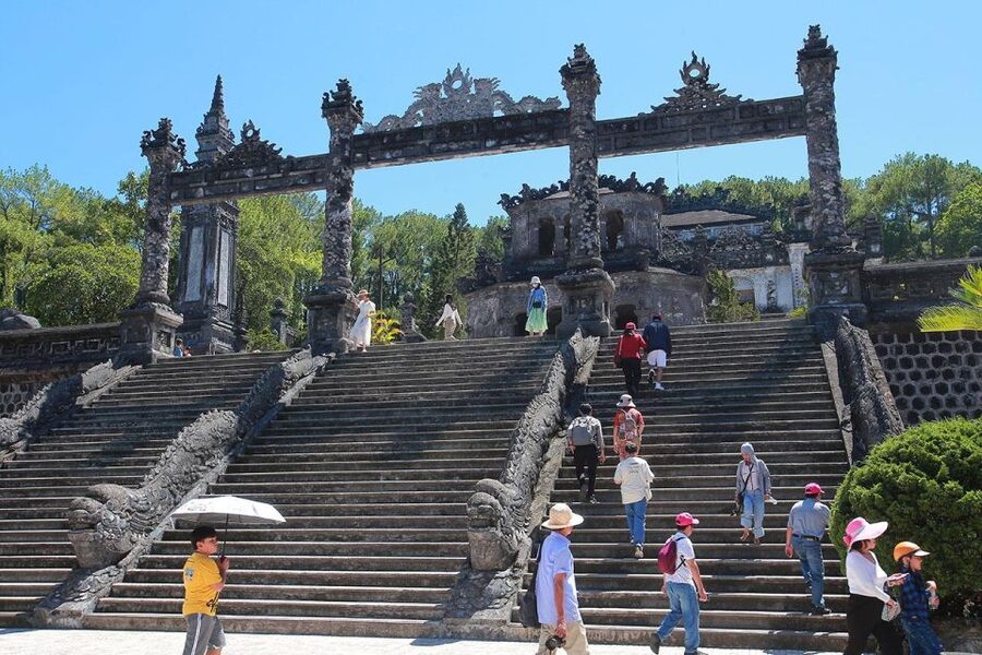 Hue: Hue Royal Tombs Tour Visit 3 Best Tombs & Pagoda - Minh Mang Tomb and the power of symmetry