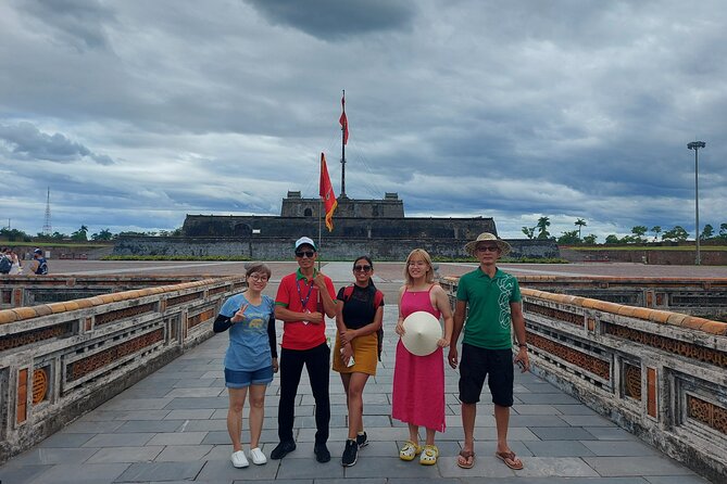 Hue Imperial City Private Tour with Local Experts - Lunch with local Vietnamese food