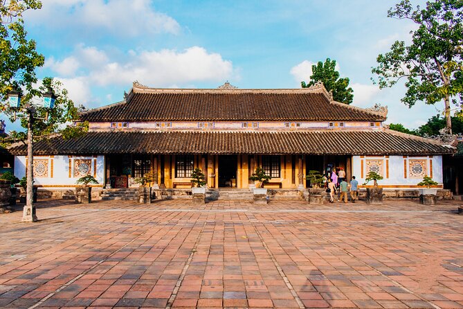 Hue Imperial City Walking Tour (Kids Half-Price) - The Nine Dynastic Urns and imperial authority