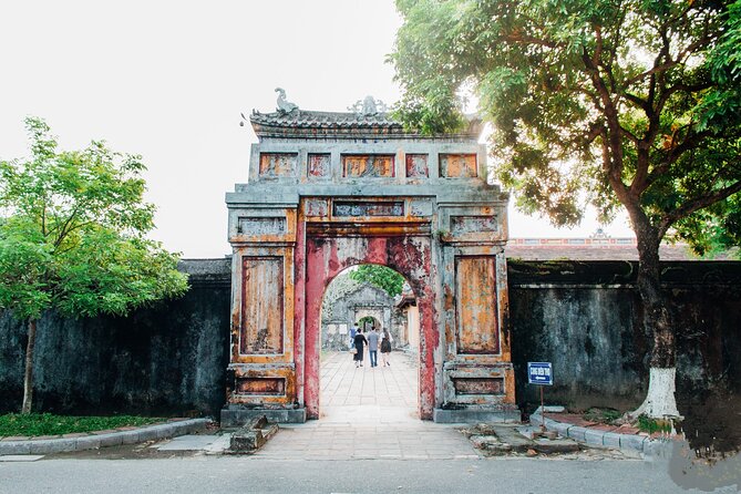 Hue Imperial City Walking Tour (Kids Half-Price) - Duyet Thi Duong Theater, a royal ending