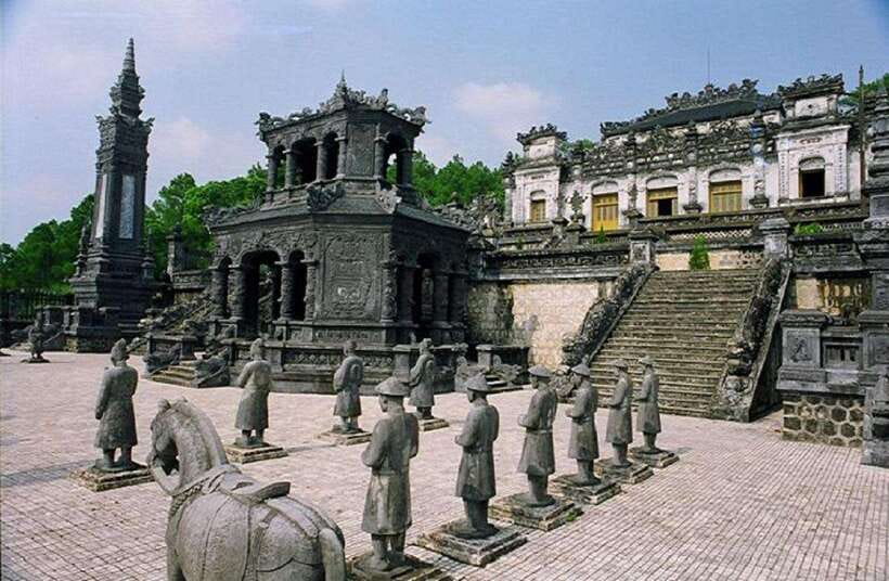 Hue: Private Dragon Boat, Pagoda, and Royal Tomb Tour - The Imperial City and the Nguyen emperors