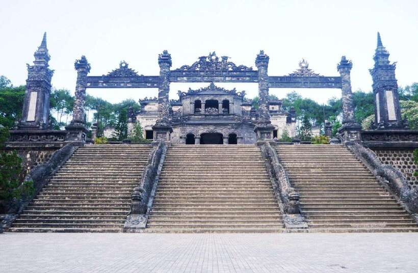 Hue: Private Dragon Boat, Pagoda, and Royal Tomb Tour - Khai Dinh Tomb: the small tomb with the biggest visual impact