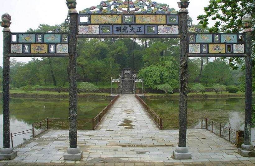 Hue: Private Dragon Boat, Pagoda, and Royal Tomb Tour - Optional stops beyond the main route