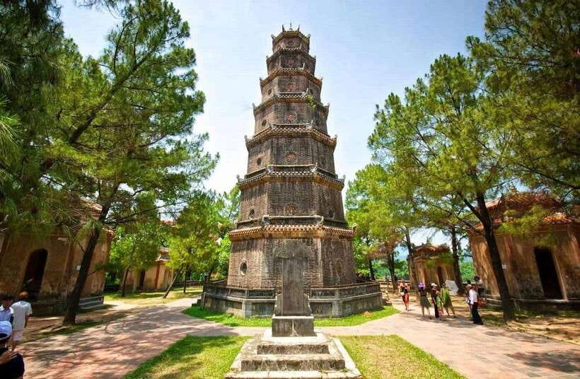 Hue: Private Dragon Boat, Pagoda, and Royal Tomb Tour - Floating to Thien Mu Pagoda