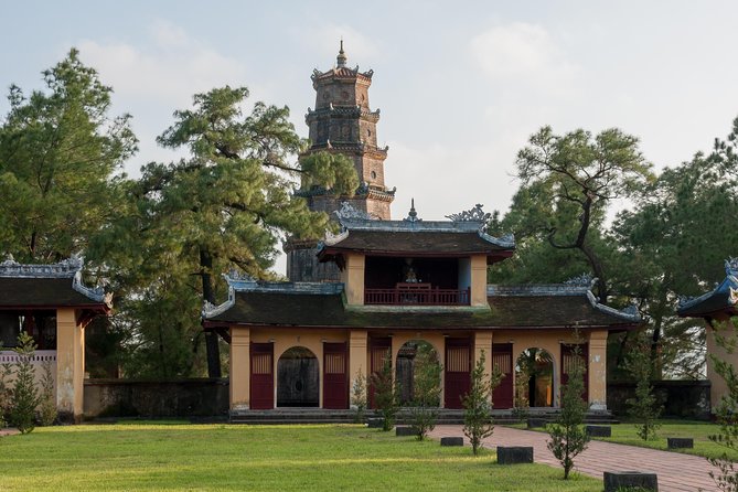 Hue Private Guided Tour: 5 Must-See Places - Tu Duc’s tomb, the most peaceful stop