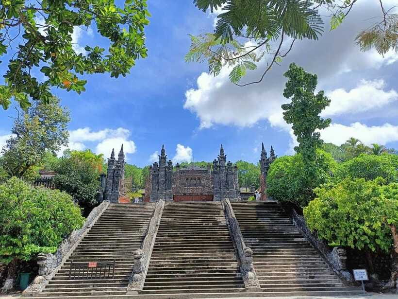 Hue: Royal Tombs Private Tour with 3 Best Tombs & Pagoda - What the private car adds to the day