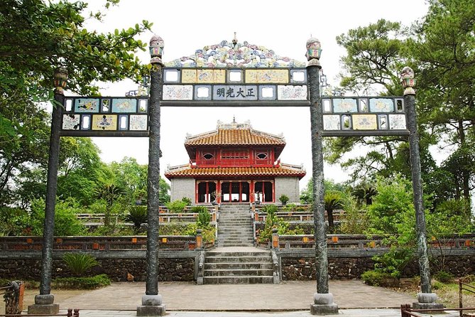 Hue’s Top Attractions by Car with Informative ES Driver - Thien Mu Pagoda and the Perfume River