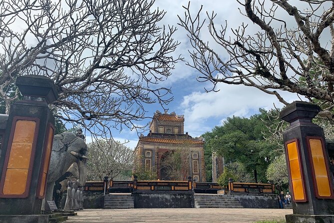 Hue’s Top Attractions by Car with Informative ES Driver - What the English-speaking driver actually does