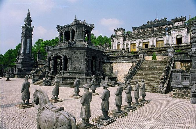 Hue’s Top Attractions by Car with Informative ES Driver - Timing, heat, rain, and the pace of the day