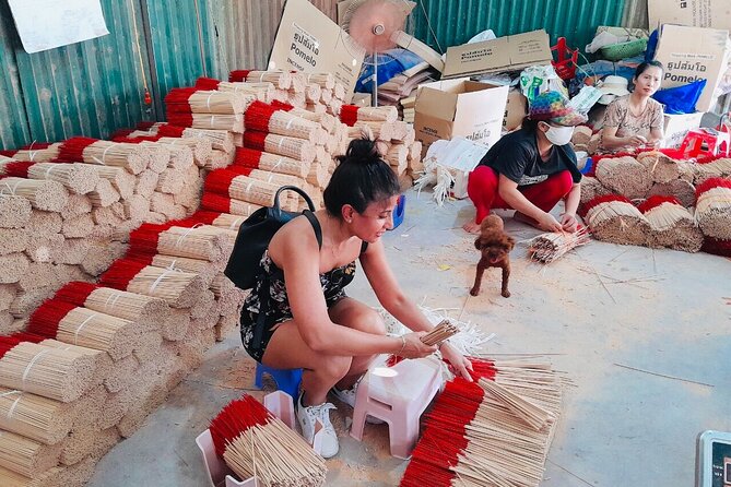 Incense Village, Hat & Lacquer Artisanal Tour Options From Hanoi - Guides make the difference
