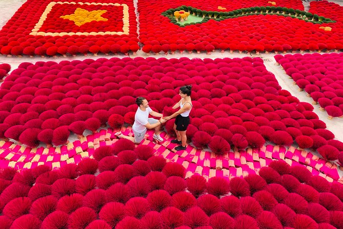 Incense Village Quang Phu Cau, Hat, Lacquer Hanoi Artisan Tour - The guide can shape the whole afternoon