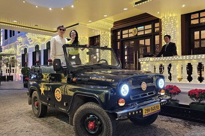 Jeep Tour Saigon By Night : FRESH SEAFOOD, STREET FOOD & SKY BAR - Nguyen Hue Street and the first look at central Saigon
