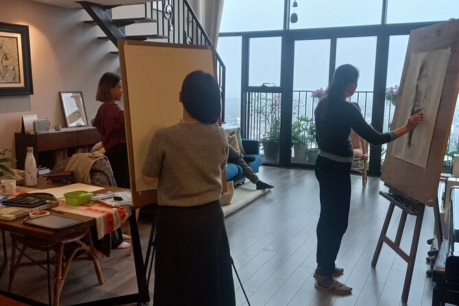 Life Drawing Class - Art Workshop at Art Tutor Hanoi - Instructor help that is useful for beginners