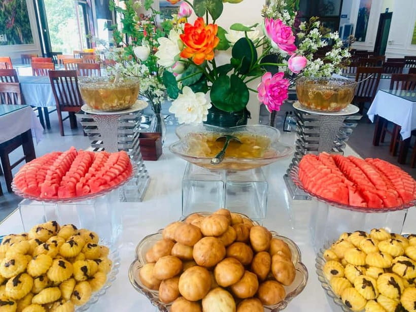 Luxury Limousine Tour: Hoa Lu, Trang An/Tam Coc & Mua Cave - What is included, and what changes by option