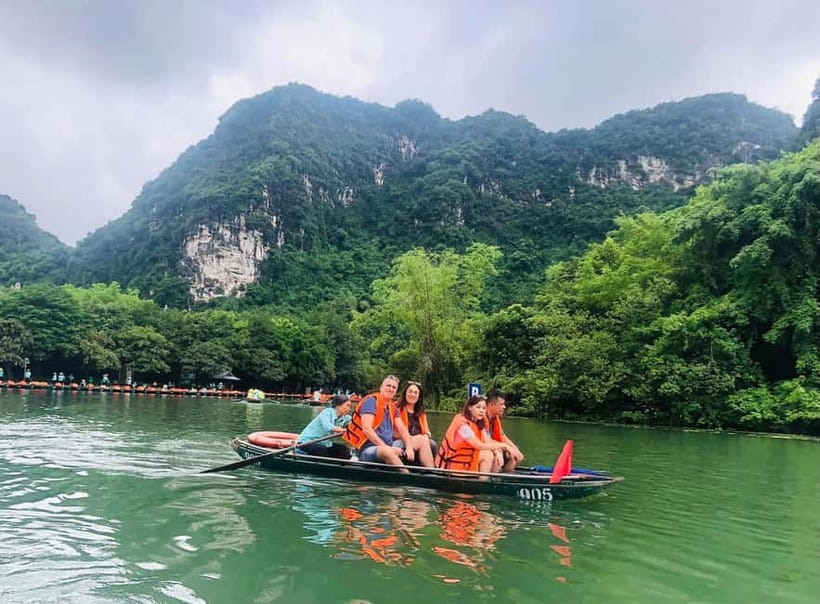 Luxury Limousine Tour: Hoa Lu, Trang An/Tam Coc & Mua Cave - The Trang An boat ride
