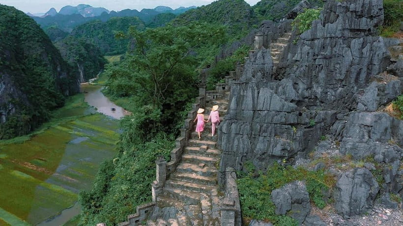Luxury Limousine Tour: Hoa Lu, Trang An/Tam Coc & Mua Cave - What the guides add