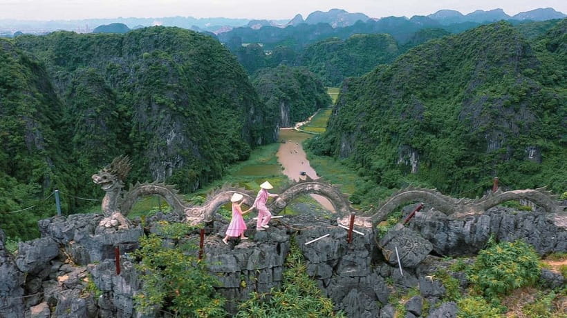 Luxury Limousine Tour: Hoa Lu, Trang An/Tam Coc & Mua Cave - From Hanoi to Hoa Lu by limousine