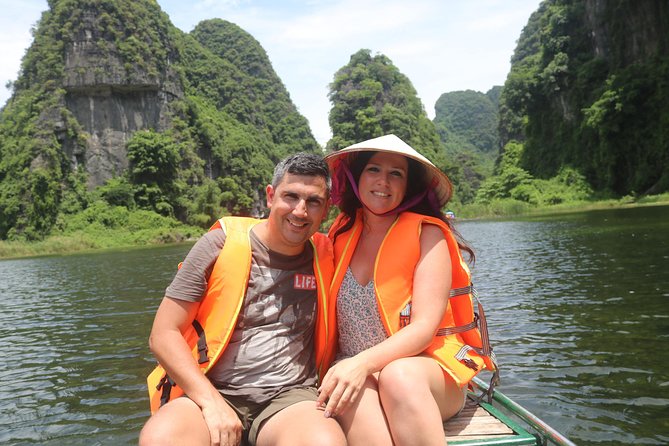 Luxury Limousine Trang An-Mua Cave - Bich Dong max 6-8 pax/ group - Meeting a local family without losing the schedule