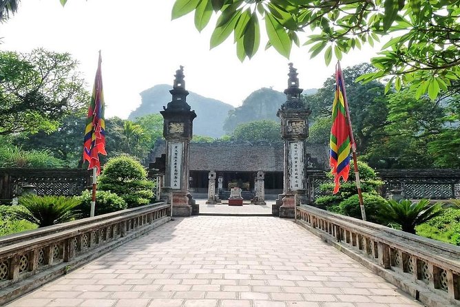 Luxury Ninh Binh: Hoa Lu - Mua Cave - Tam Coc Day Tour from Hanoi - Hoa Lu and the Dinh and Le Dynasty temples