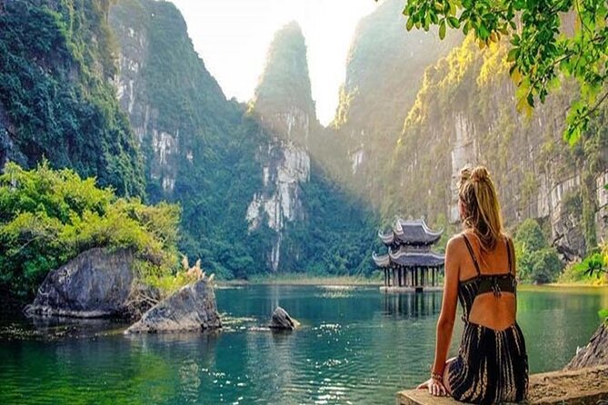 Luxury Ninh Binh Tour to Tam Coc, Mua Cave, Bich Dong Pagoda - Tam Coc by sampan through three caves