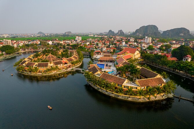 Luxury small Group Hoa Lu - Tam Coc - Mua Cave Max 6 - 8 pax/tour - The Tam Coc sampan ride